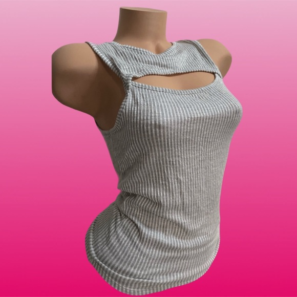 Caution to the Wind Grey/white top size small - Picture 2 of 7
